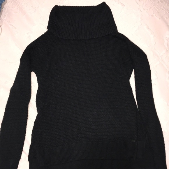 hollister black sweater
